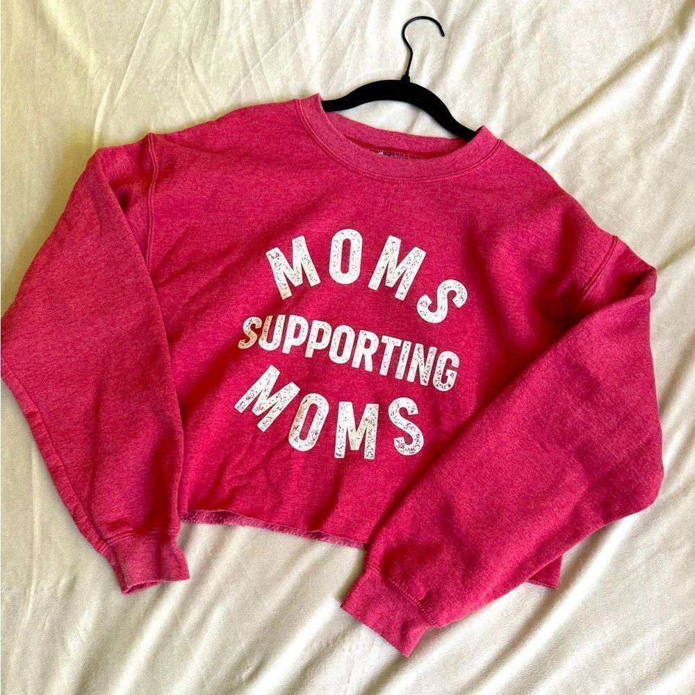 Super cute MOM cropped sweater